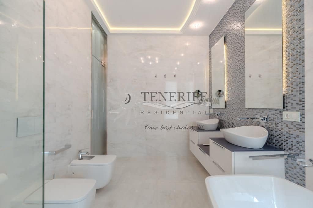 Chalet de 5 habitaciones en Costa Adeje en venta con piscina garaje - 2.100.000 € (Ref: 9788015)