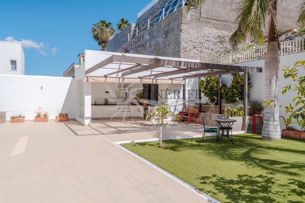 Chalet de 5 habitaciones en Costa Adeje en venta con piscina garaje - 2.100.000 € (Ref: 9788015)