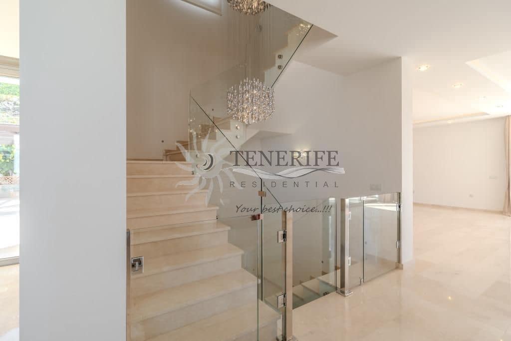 Chalet de 5 habitaciones en Costa Adeje en venta con piscina garaje - 2.100.000 € (Ref: 9788015)