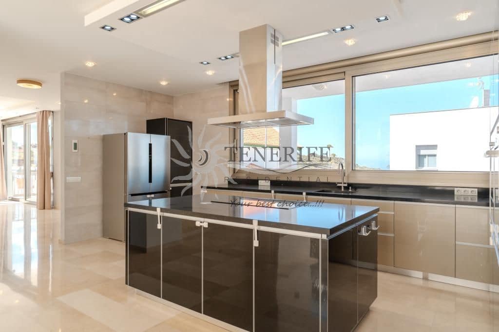 Chalet de 5 habitaciones en Costa Adeje en venta con piscina garaje - 2.100.000 € (Ref: 9788015)