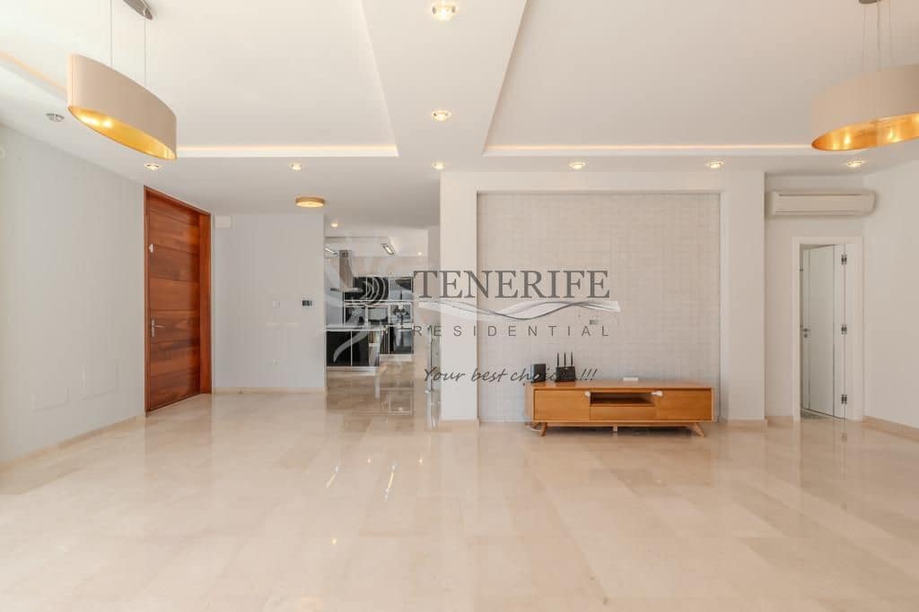 Chalet de 5 habitaciones en Costa Adeje en venta con piscina garaje - 2.100.000 € (Ref: 9788015)