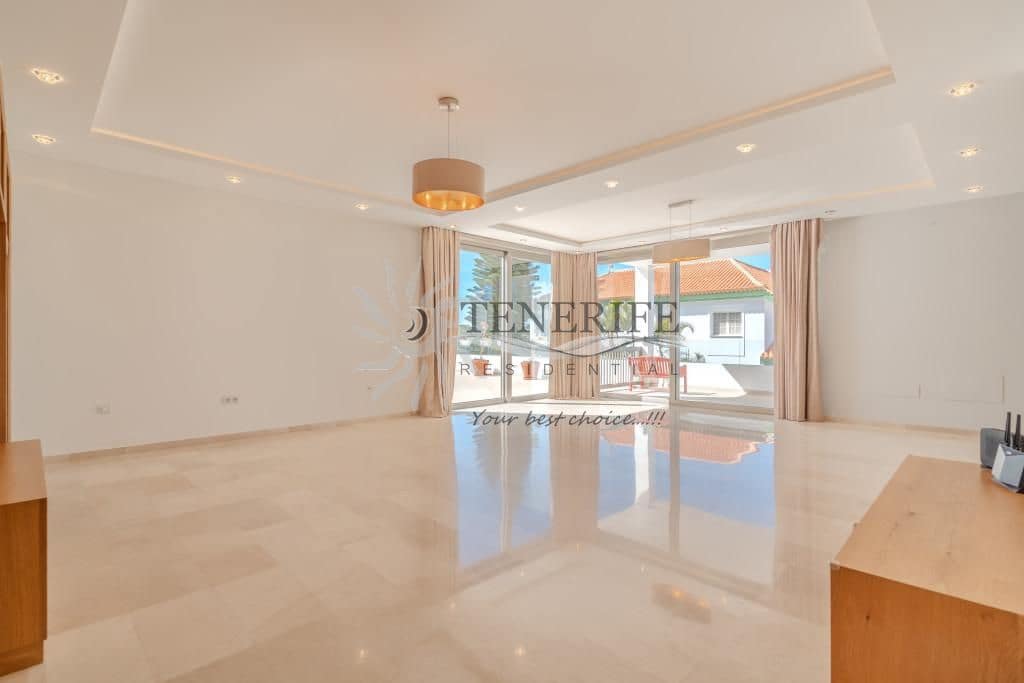 Chalet de 5 habitaciones en Costa Adeje en venta con piscina garaje - 2.100.000 € (Ref: 9788015)