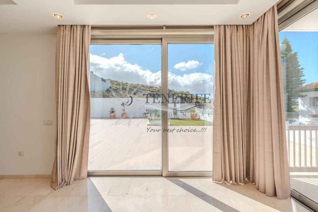 Chalet de 5 habitaciones en Costa Adeje en venta con piscina garaje - 2.100.000 € (Ref: 9788015)