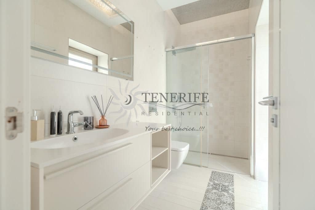 Chalet de 5 habitaciones en Costa Adeje en venta con piscina garaje - 2.100.000 € (Ref: 9788015)