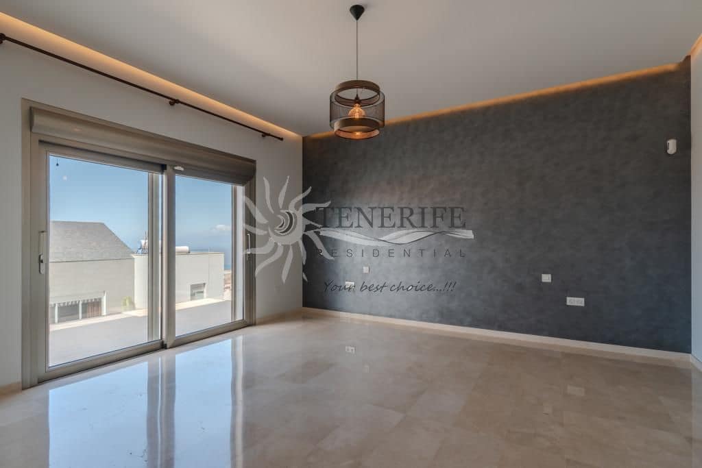Chalet de 5 habitaciones en Costa Adeje en venta con piscina garaje - 2.100.000 € (Ref: 9788015)