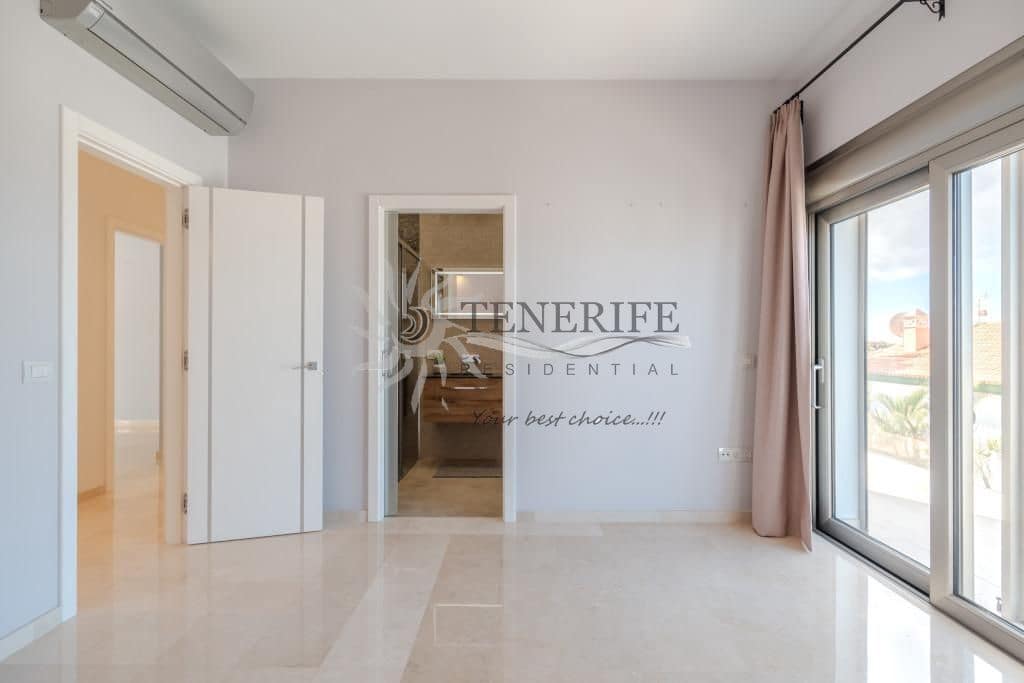 Chalet de 5 habitaciones en Costa Adeje en venta con piscina garaje - 2.100.000 € (Ref: 9788015)