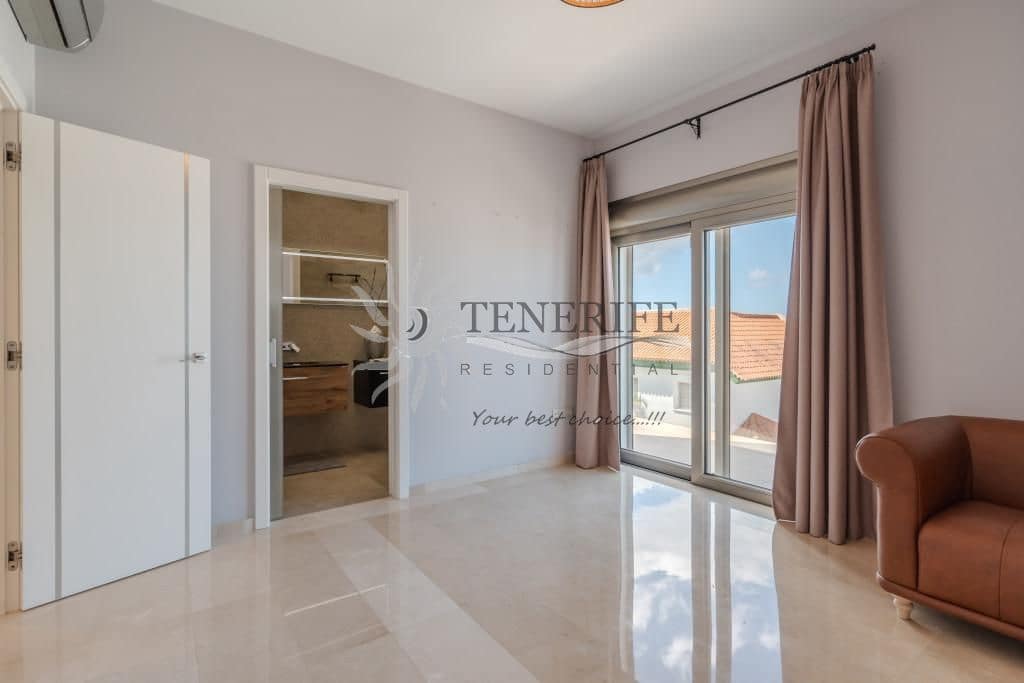 Chalet de 5 habitaciones en Costa Adeje en venta con piscina garaje - 2.100.000 € (Ref: 9788015)