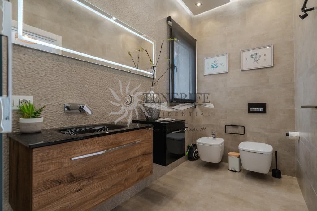 Chalet de 5 habitaciones en Costa Adeje en venta con piscina garaje - 2.100.000 € (Ref: 9788015)