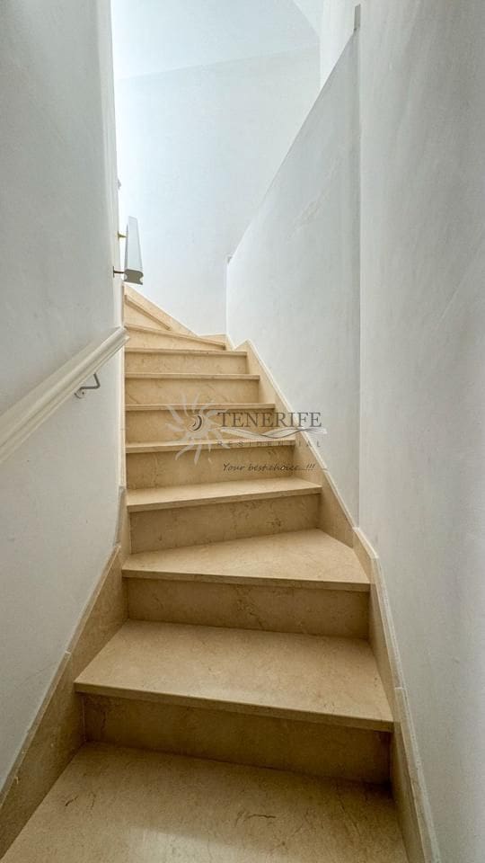 2 soverom Leilighet til salgs i Los Cristianos med garasje - € 650 000 (Ref: 9795105)