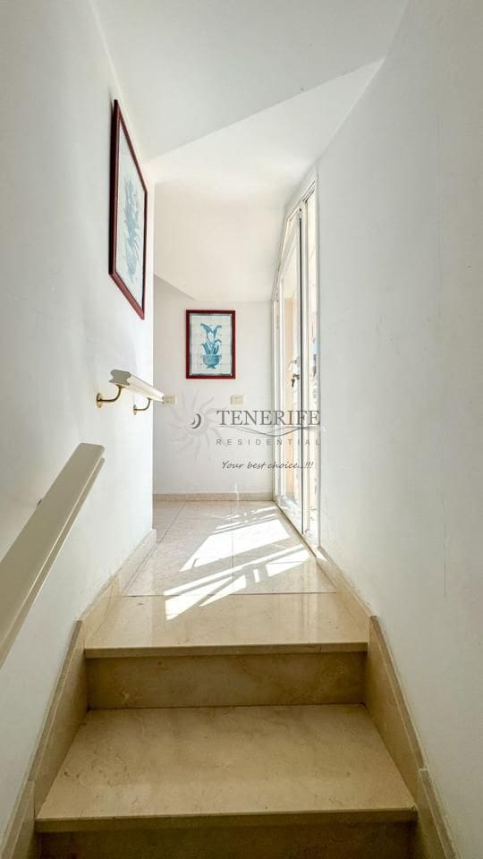 2 soverom Leilighet til salgs i Los Cristianos med garasje - € 650 000 (Ref: 9795105)