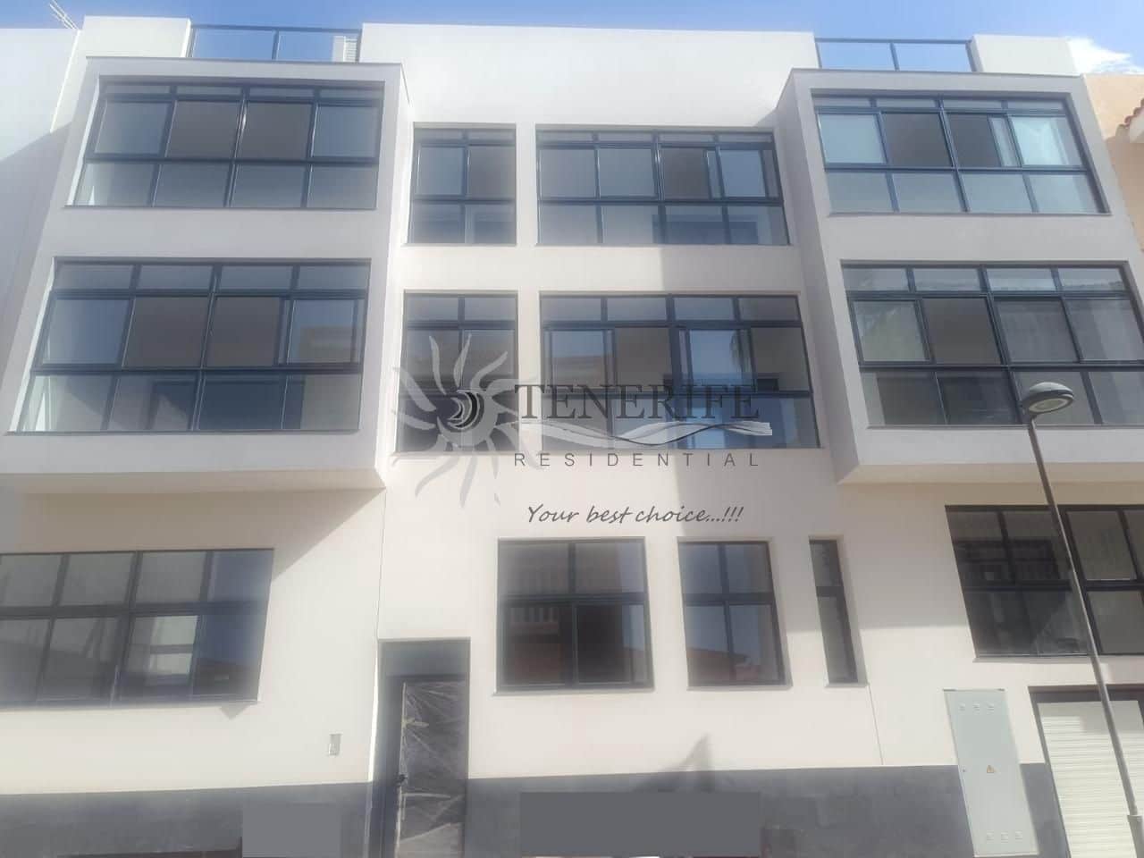 2 bedroom Flat for sale in Playa San Juan with garage - € 335,000 (Ref: 9807219)