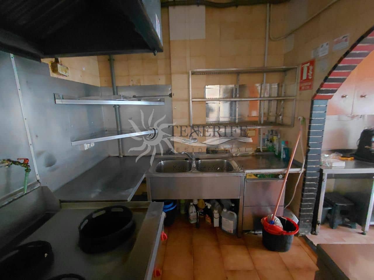 1 bedroom Business for sale in Los Cristianos - € 400,000 (Ref: 9807222)