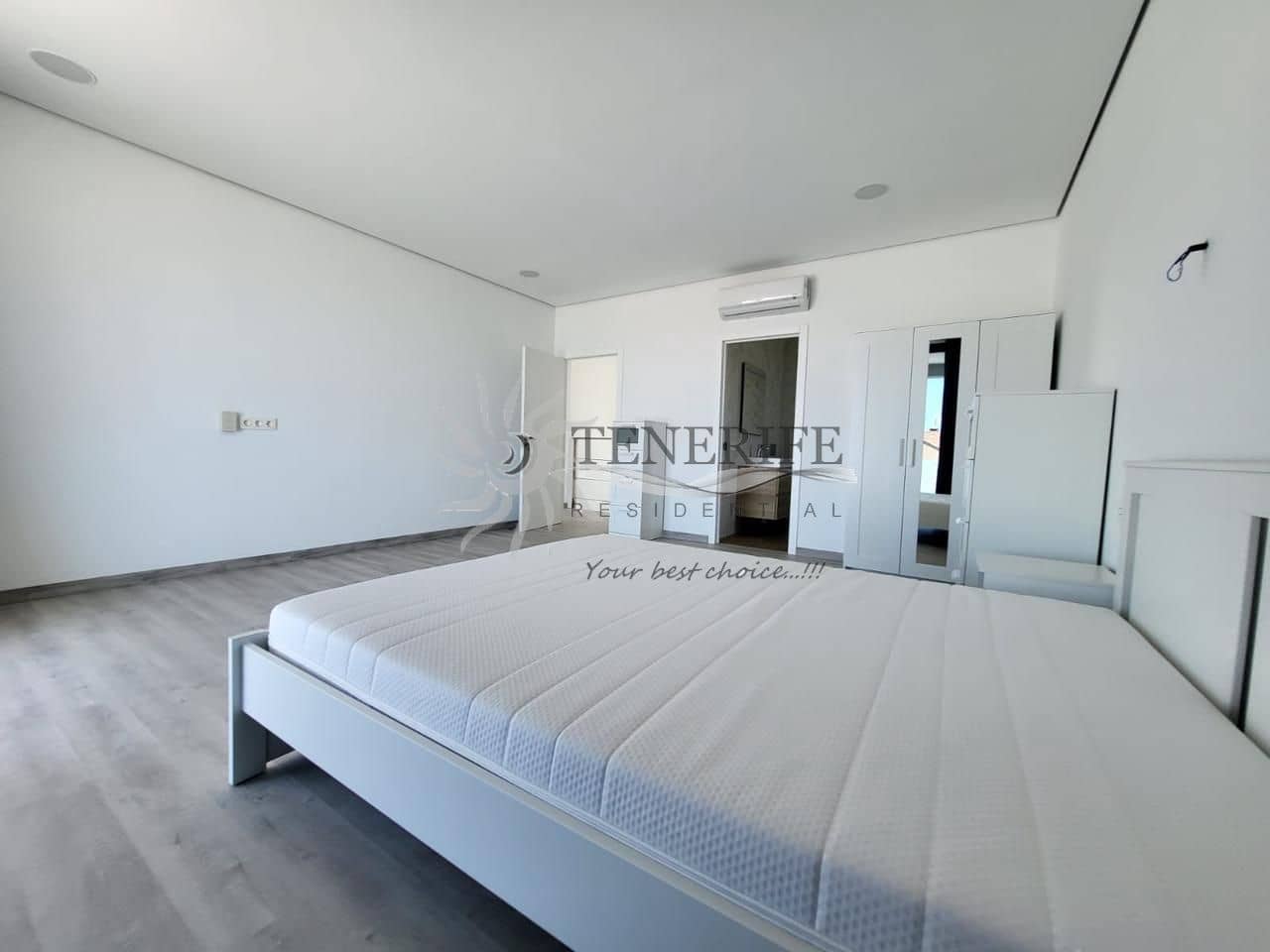 4 bedroom Villa for sale in Costa Adeje with pool garage - € 1,800,000 (Ref: 9807225)