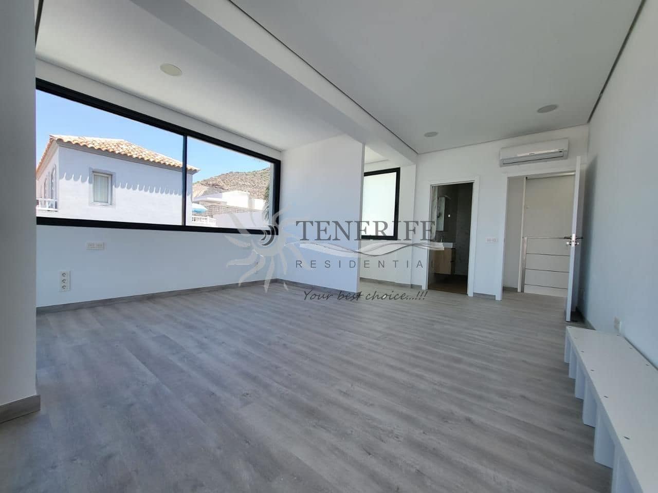 4 bedroom Villa for sale in Costa Adeje with pool garage - € 1,800,000 (Ref: 9807225)