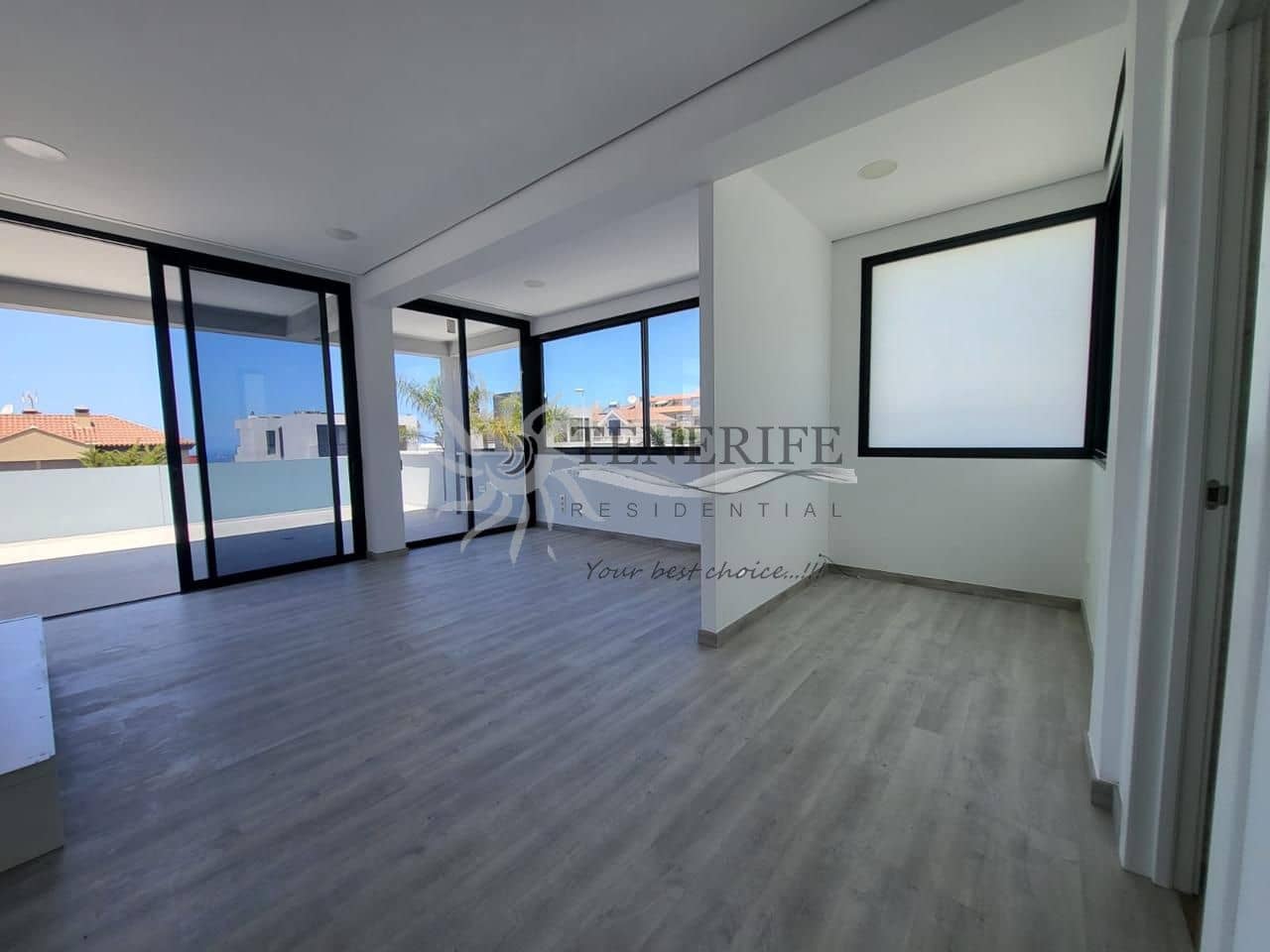 4 bedroom Villa for sale in Costa Adeje with pool garage - € 1,800,000 (Ref: 9807225)