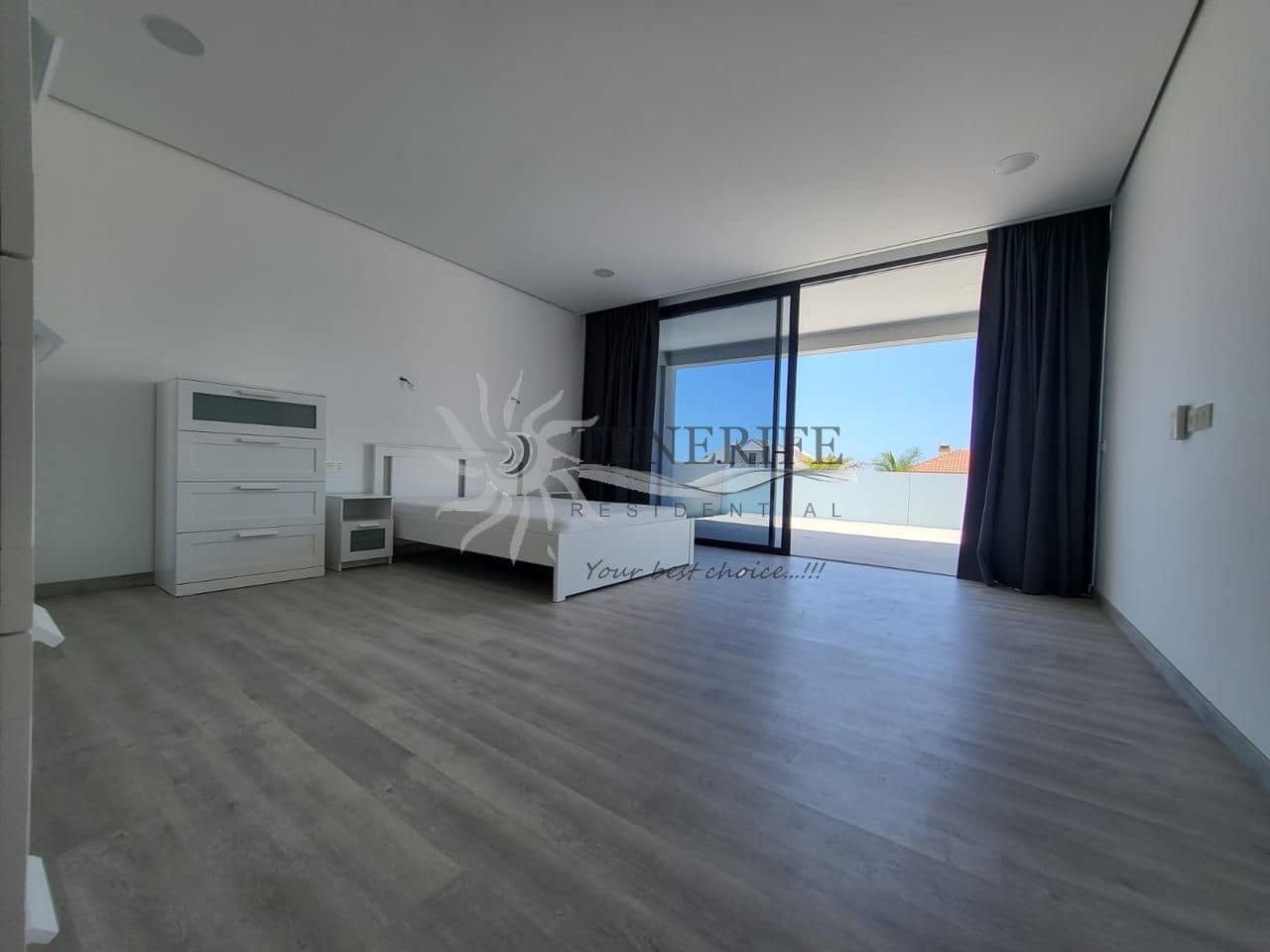 4 bedroom Villa for sale in Costa Adeje with pool garage - € 1,800,000 (Ref: 9807225)