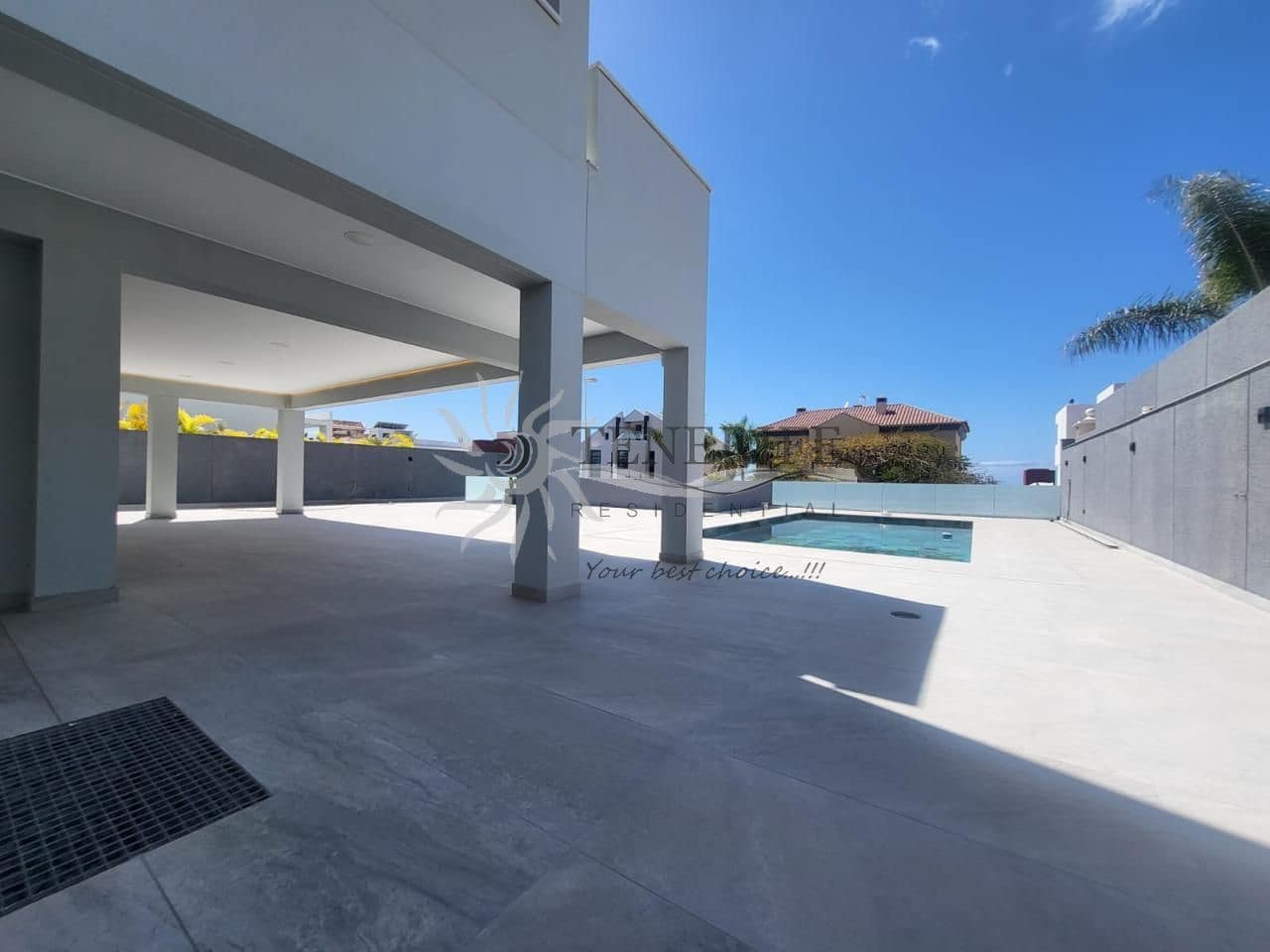 4 bedroom Villa for sale in Costa Adeje with pool garage - € 1,800,000 (Ref: 9807225)