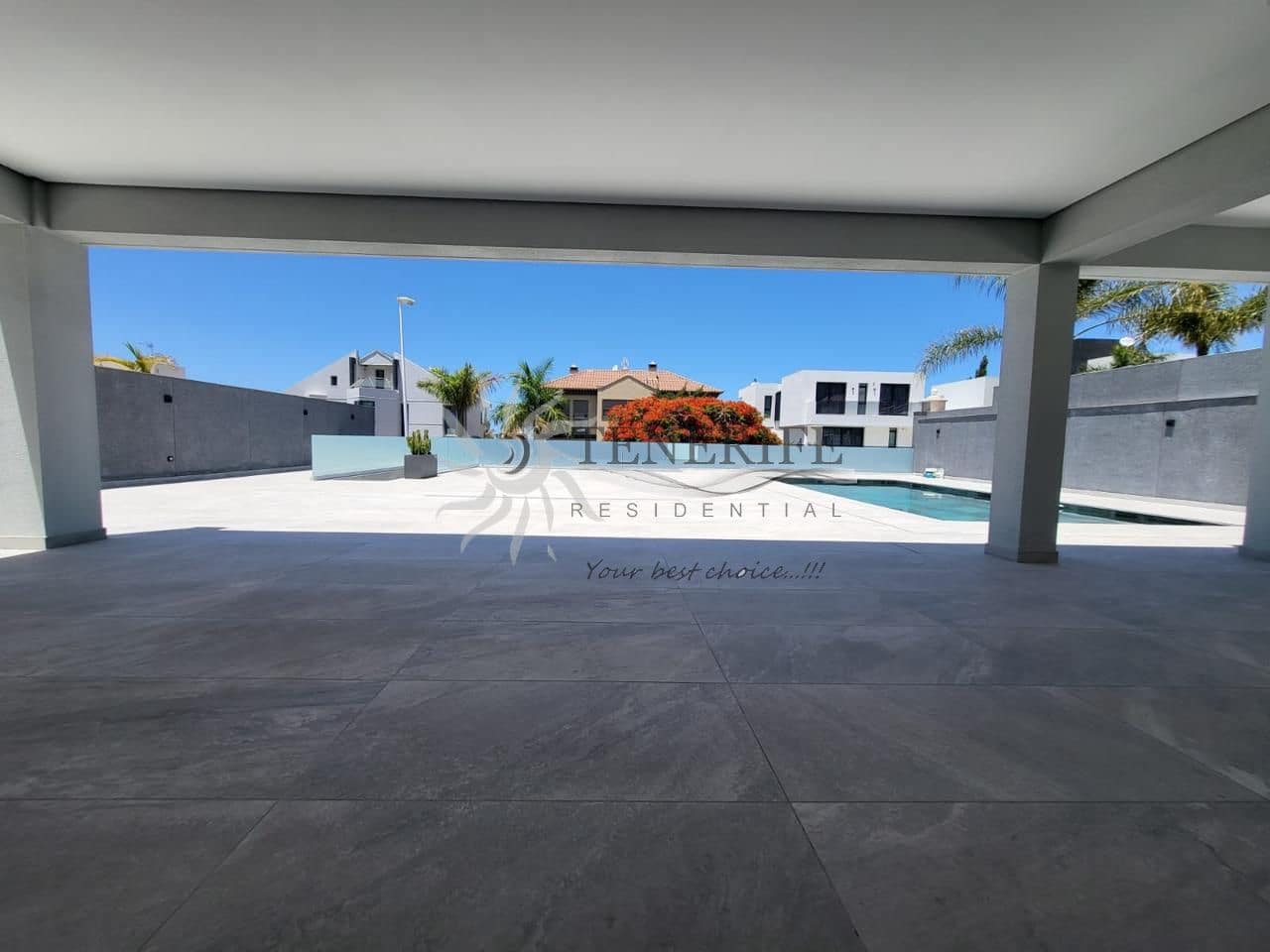 4 bedroom Villa for sale in Costa Adeje with pool garage - € 1,800,000 (Ref: 9807225)