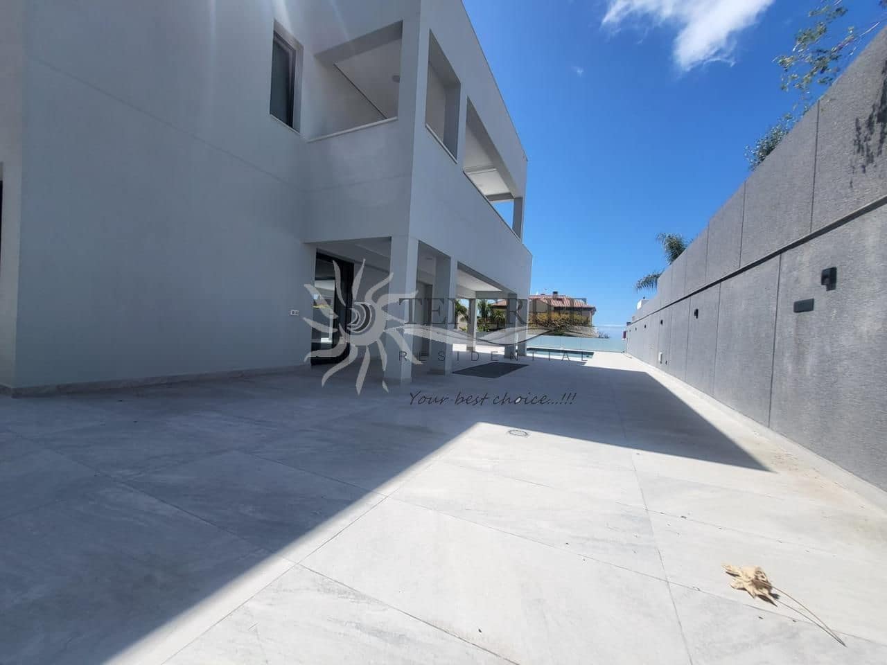 4 bedroom Villa for sale in Costa Adeje with pool garage - € 1,800,000 (Ref: 9807225)