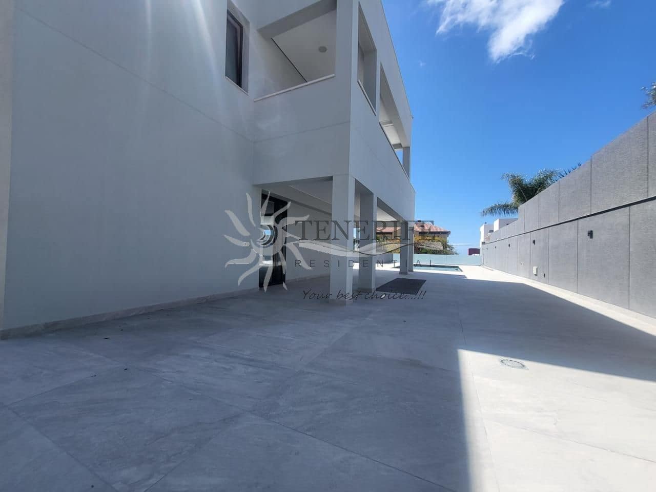 4 bedroom Villa for sale in Costa Adeje with pool garage - € 1,800,000 (Ref: 9807225)