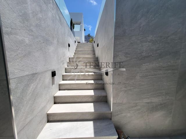 4 bedroom Villa for sale in Playa de Fañabé Alto, Adeje with pool garage - € 1,800,000 (Ref: 9807225)