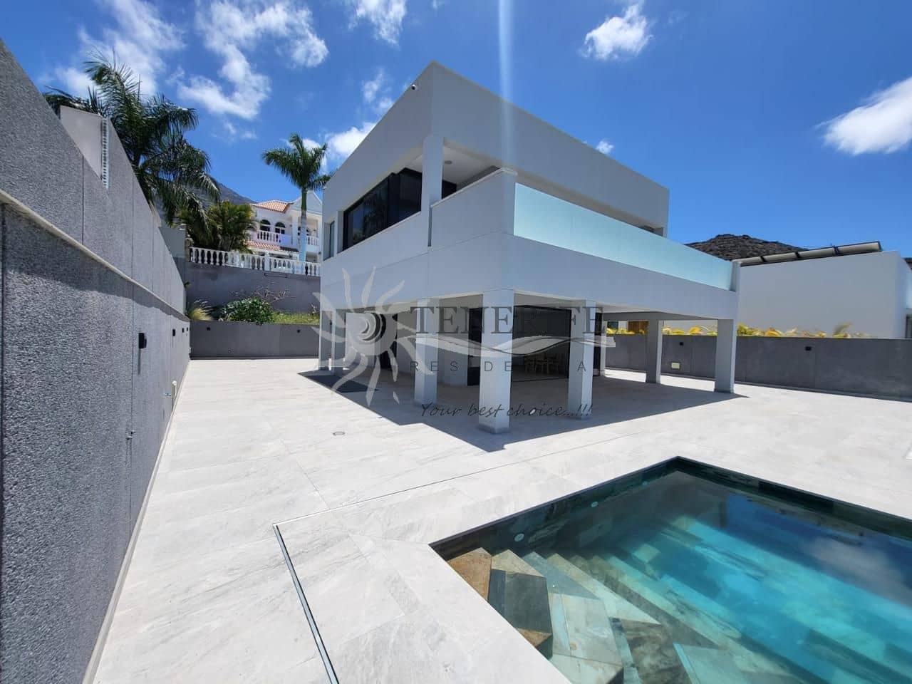 4 bedroom Villa for sale in Costa Adeje with pool garage - € 1,800,000 (Ref: 9807225)