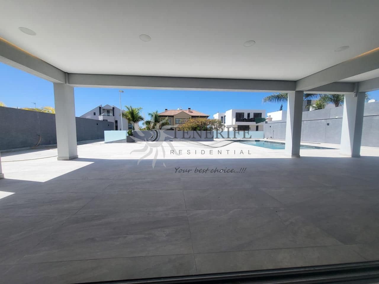 4 bedroom Villa for sale in Costa Adeje with pool garage - € 1,800,000 (Ref: 9807225)