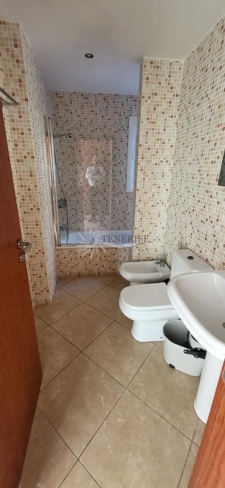 3 slaapkamer Villa te koop in Costa Adeje met zwembad garage - € 850.000 (Ref: 9807228)
