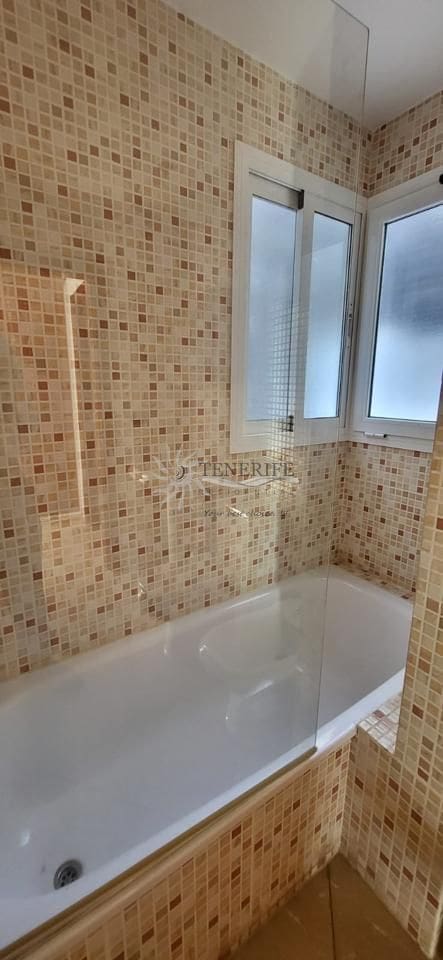 3 slaapkamer Villa te koop in Costa Adeje met zwembad garage - € 850.000 (Ref: 9807228)