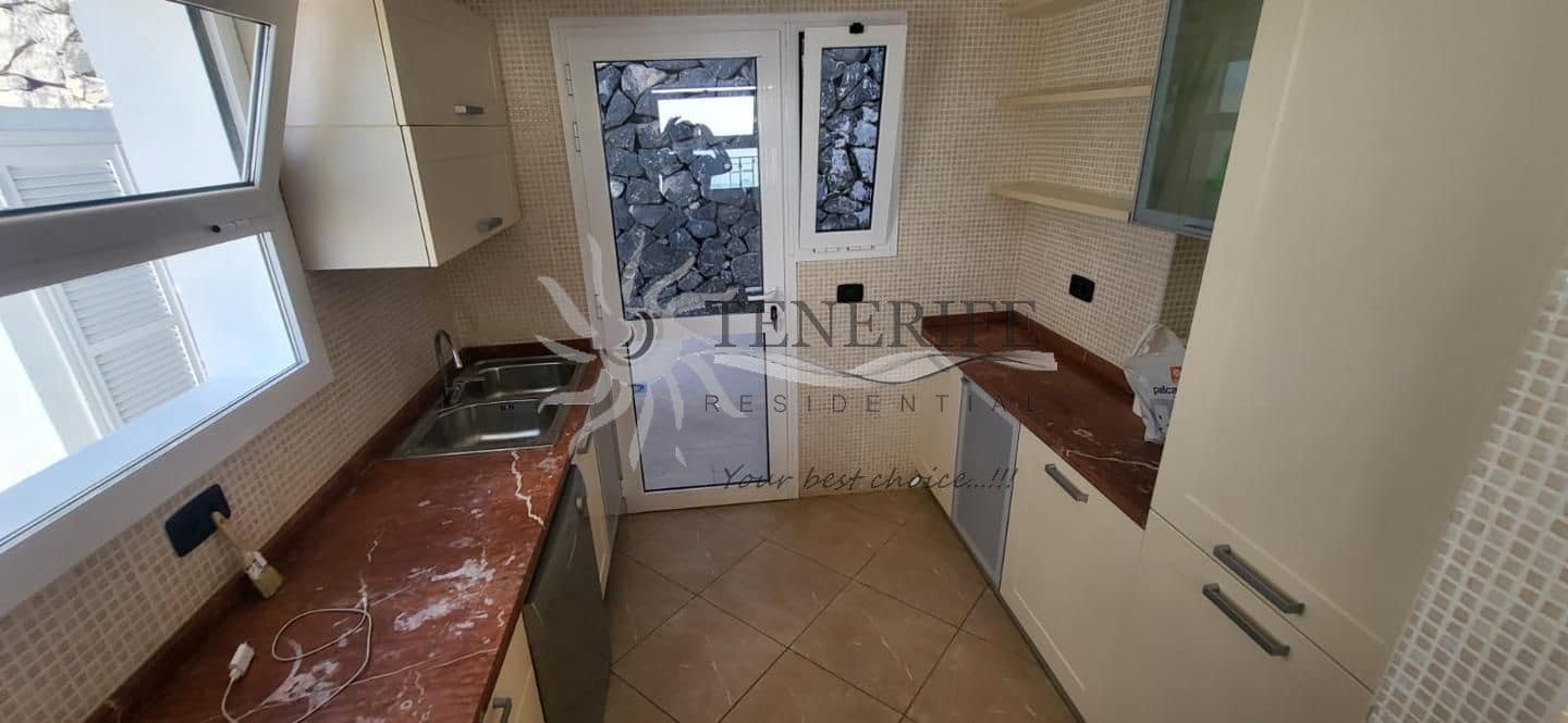 3 slaapkamer Villa te koop in Costa Adeje met zwembad garage - € 850.000 (Ref: 9807228)