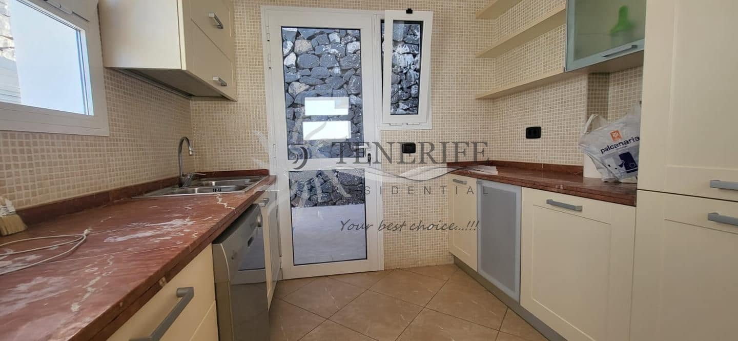 3 slaapkamer Villa te koop in Costa Adeje met zwembad garage - € 850.000 (Ref: 9807228)