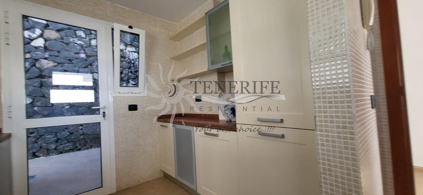 3 slaapkamer Villa te koop in Costa Adeje met zwembad garage - € 850.000 (Ref: 9807228)