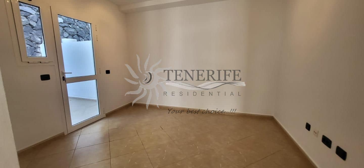 3 slaapkamer Villa te koop in Costa Adeje met zwembad garage - € 850.000 (Ref: 9807228)