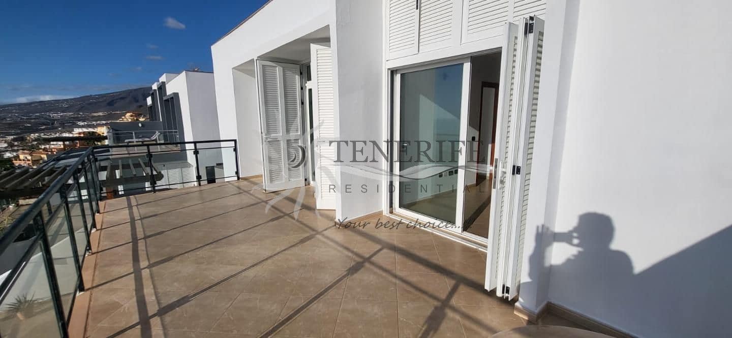 3 slaapkamer Villa te koop in Costa Adeje met zwembad garage - € 850.000 (Ref: 9807228)