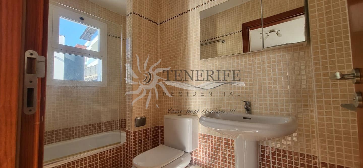 3 slaapkamer Villa te koop in Costa Adeje met zwembad garage - € 850.000 (Ref: 9807228)