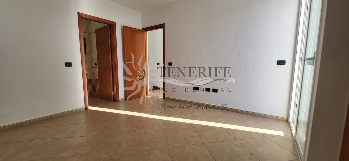 3 slaapkamer Villa te koop in Costa Adeje met zwembad garage - € 850.000 (Ref: 9807228)