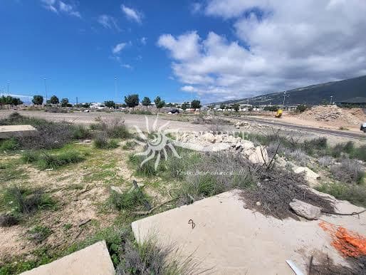 Rakentamaton maa myytävänä paikassa Adeje - 2 000 000 € (Ref: 9807229)