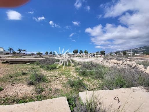 Rakentamaton maa myytävänä paikassa Adeje - 2 000 000 € (Ref: 9807229)