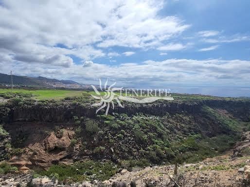 Rakentamaton maa myytävänä paikassa Adeje - 2 000 000 € (Ref: 9807229)