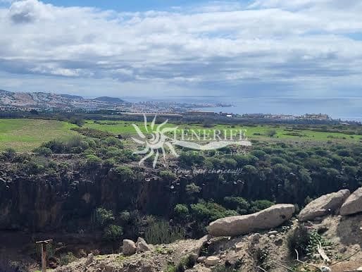 Rakentamaton maa myytävänä paikassa Adeje - 2 000 000 € (Ref: 9807229)