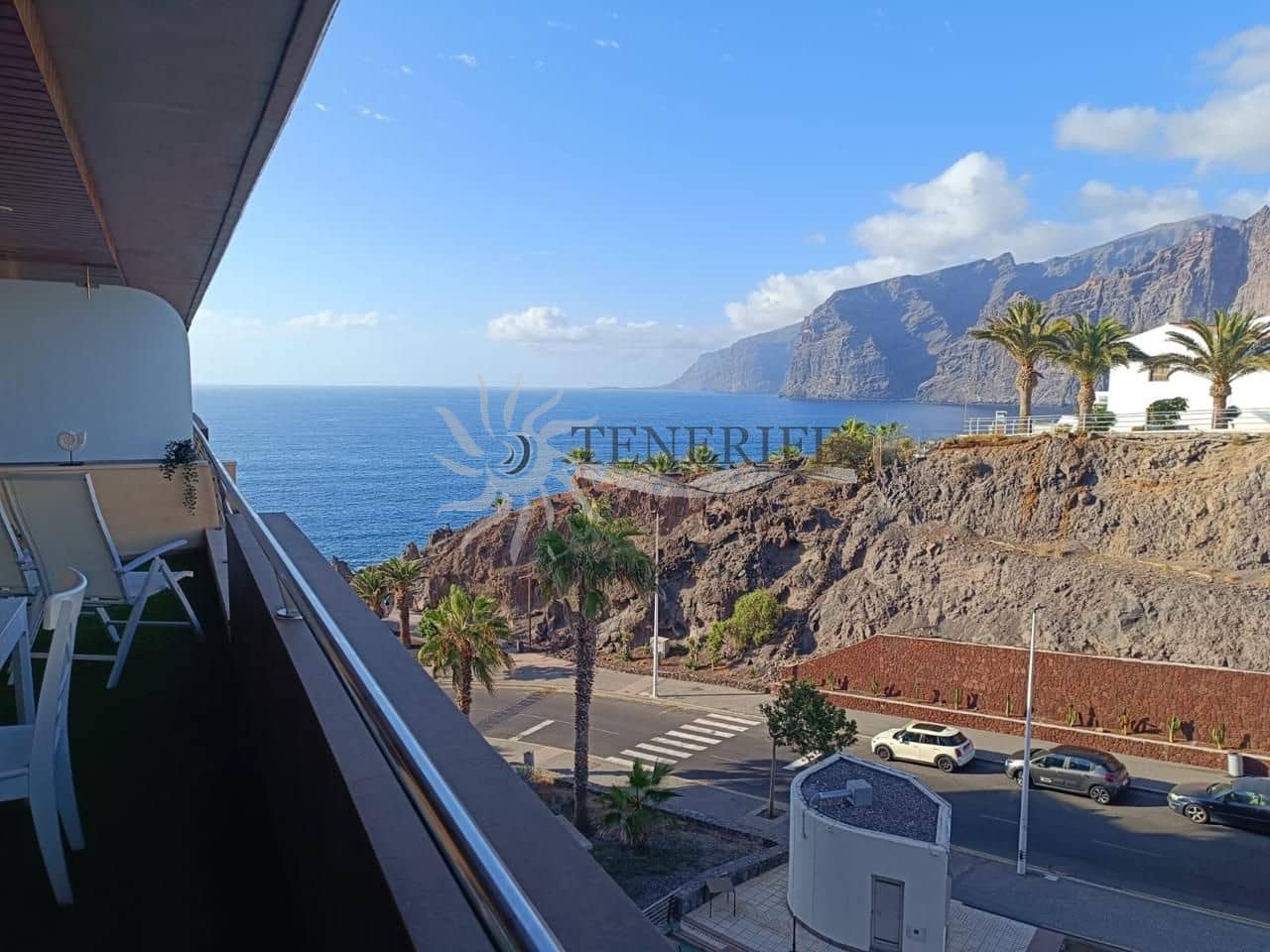 3 bedroom Flat for sale in Los Gigantes with garage - € 525,000 (Ref: 9807232)