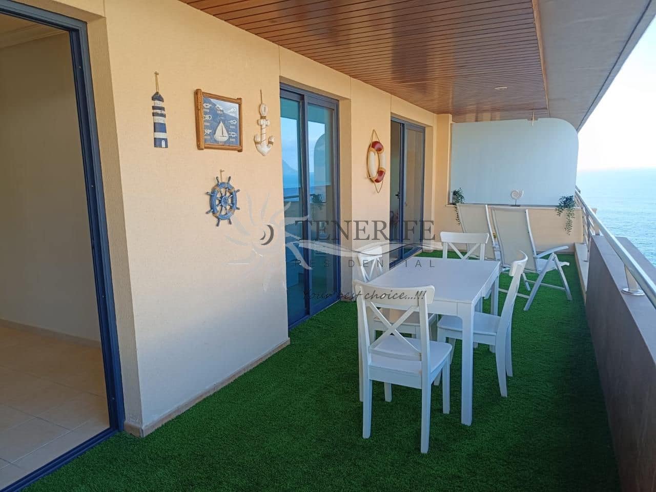 3 bedroom Flat for sale in Los Gigantes with garage - € 525,000 (Ref: 9807232)