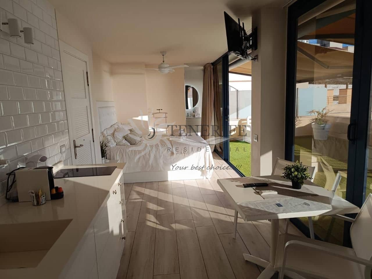 3 bedroom Flat for sale in Los Gigantes with garage - € 525,000 (Ref: 9807232)