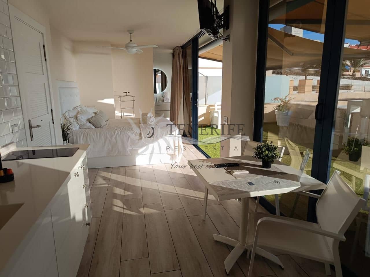 3 bedroom Flat for sale in Los Gigantes with garage - € 525,000 (Ref: 9807232)