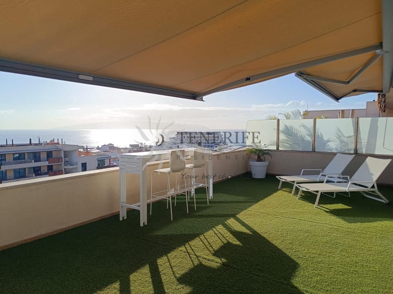 3 bedroom Flat for sale in Los Gigantes with garage - € 525,000 (Ref: 9807232)