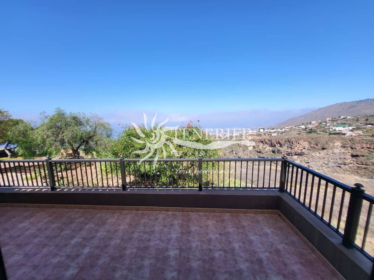 4 Zimmer Villa zu verkaufen in Adeje - 890.000 € (Ref: 9807235)