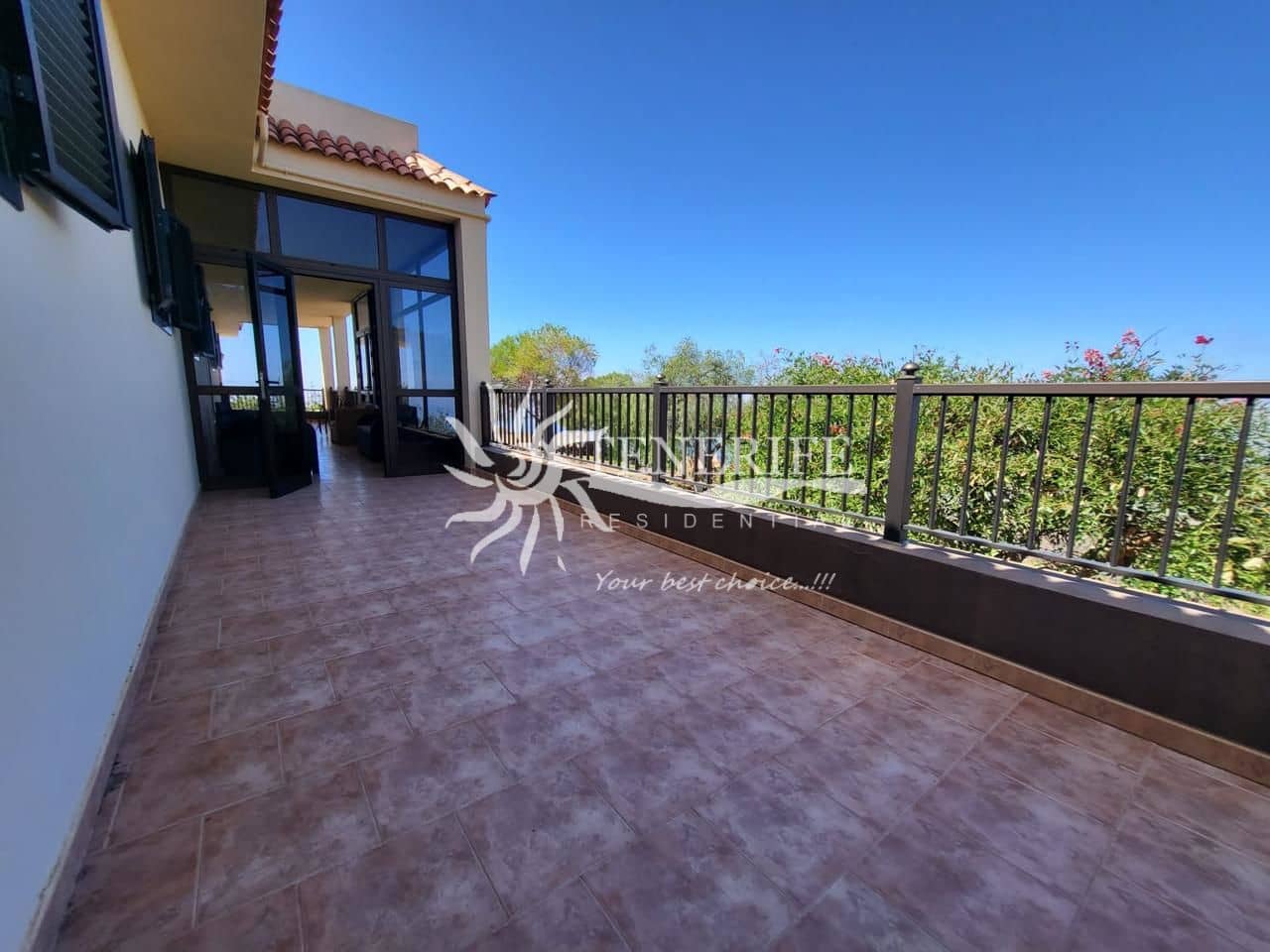 4 Zimmer Villa zu verkaufen in Adeje - 890.000 € (Ref: 9807235)