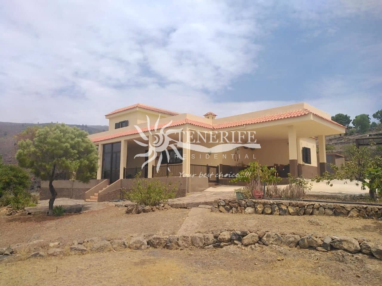 4 Zimmer Villa zu verkaufen in Adeje - 890.000 € (Ref: 9807235)