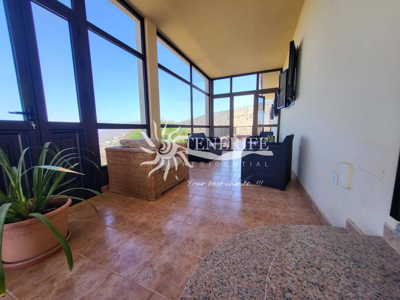 4 Zimmer Villa zu verkaufen in Adeje - 890.000 € (Ref: 9807235)