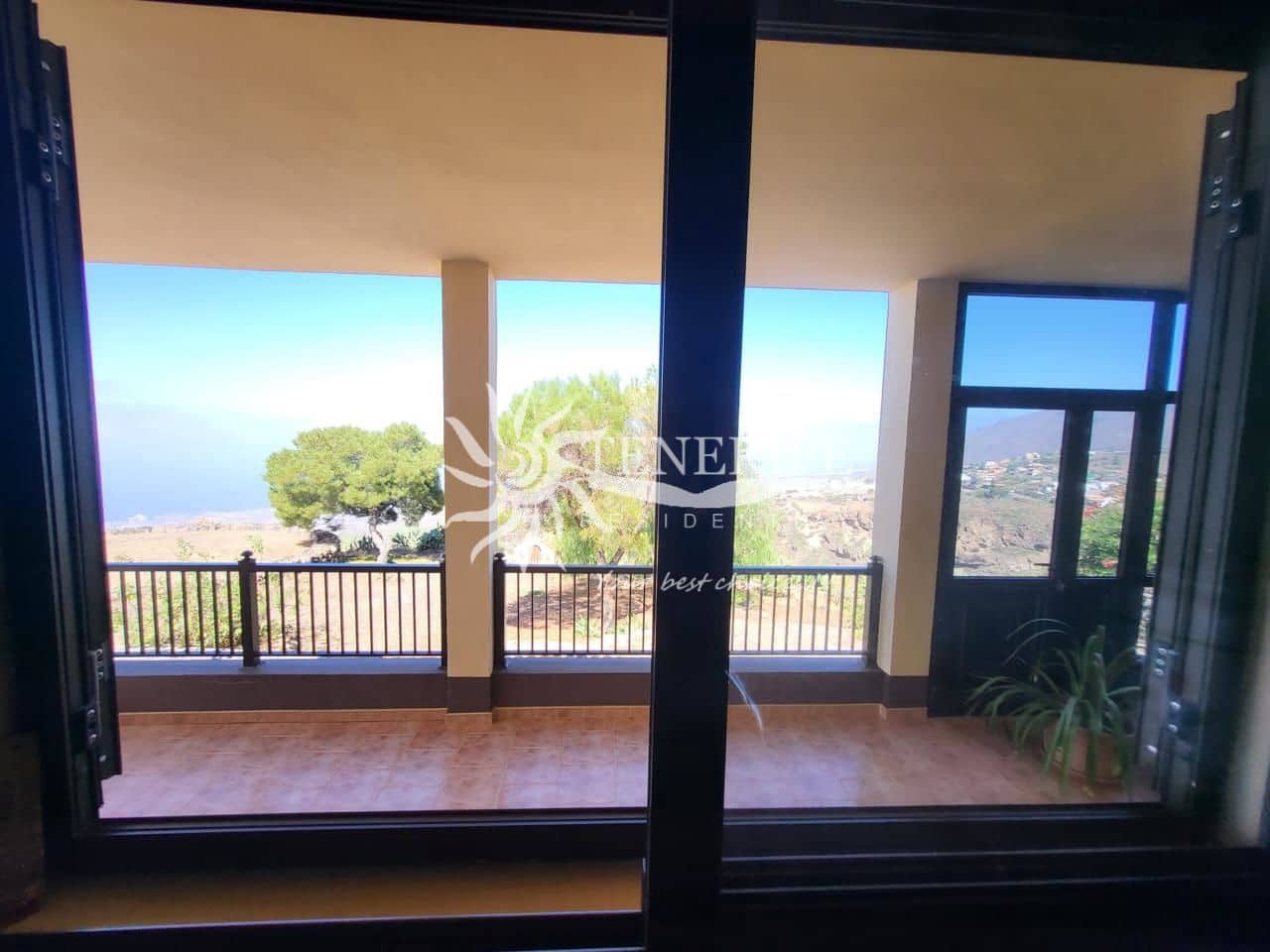 4 Zimmer Villa zu verkaufen in Adeje - 890.000 € (Ref: 9807235)